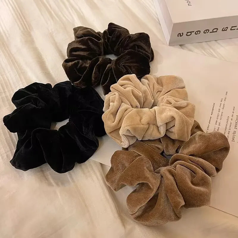 Fluwelen scrunchies Mette – Set van 4, zacht & elegant