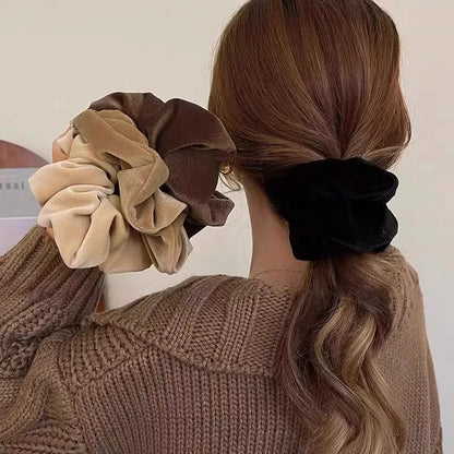 Fluwelen scrunchies Mette – Set van 4, zacht & elegant